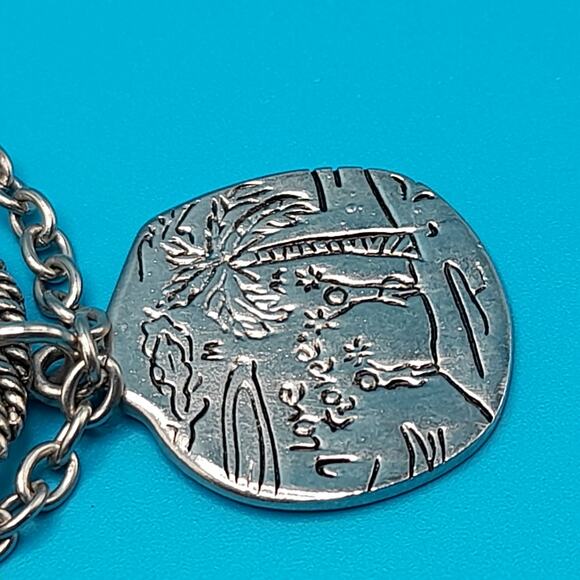 Vintage Charm Bracelet, Eiffel Tower, Globe, Guitar, Watch, 8 1/2" - Picture 6 of 10